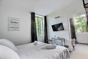 Hotels Le Domaine de la Briandais, experience de sobriete electromagnetique : photos des chambres