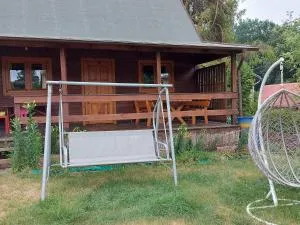 Urokliwy domek nad jeziorem Tuchomskim - Kielno