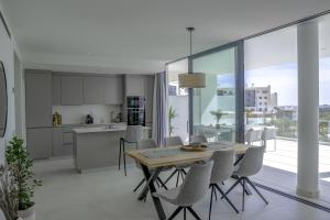 Brand New Modern 2 bedroom luxury apartment in Higueron West