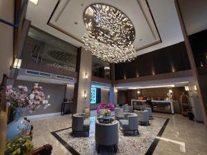 CHRISTEE SUITES HOTEL
