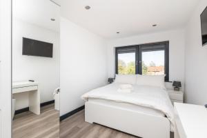 73 East Parade, Cherry Tree Apt Modern 3-bed Duplex Apt in York with 75 inch TV - Pass The Keys