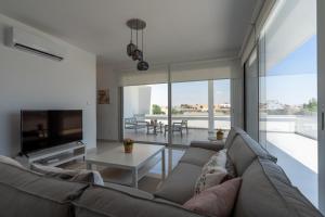Harmonia 2-BR Apt in Livadia