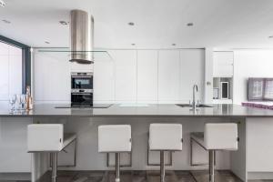 73 East Parade, Cherry Tree Apt Modern 3-bed Duplex Apt in York with 75 inch TV - Pass The Keys