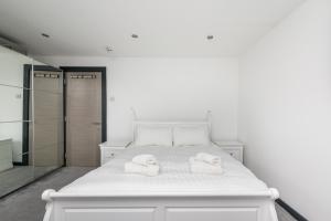 73 East Parade, Cherry Tree Apt Modern 3-bed Duplex Apt in York with 75 inch TV - Pass The Keys