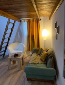 Mascot bar street apartments