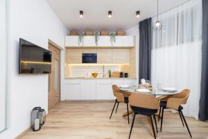 Underground Apartment Bogdańskiego Residence by Renters