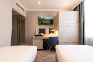 Twin Room room in Blandford Hotel