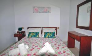 Eretria Cozy Home Spacious Garden Retreats