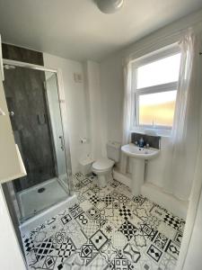 Number 19 Guest House - Self Check In - Under 4 Miles from Barrow In Furness