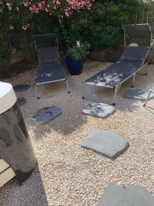 Les dahlias appartement 4 personnes Jacuzzi Barbecue Jardin arboré Climatisé