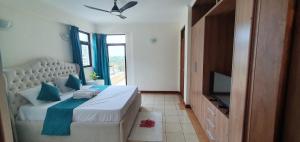 Penthouse Five - The Beautiful 3Br En-suite Apt