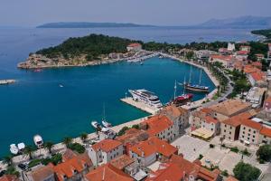 Old town Makarska apartments - central square 