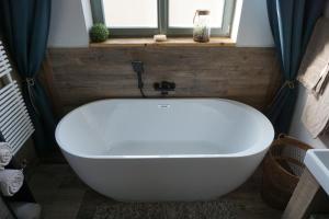 Alte Brennerei Schloss Zehista OG Akelei