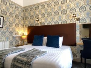 Virginia Court Hotel