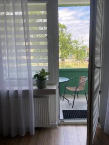 Nowoczesny Apartament w Dzierżoniowie - parter - balkon - pokój + sypialnia