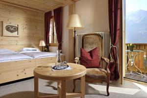 Superior Double Room with Balcony and Mountain View room in Hotel Alpenrose Wengen - zwischen Tradition und Moderne