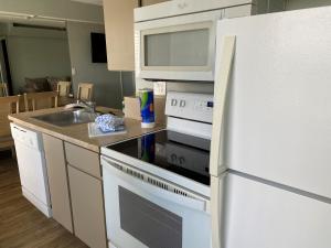 Howard Johnson by Wyndham Oceanfront Daytona Beach
