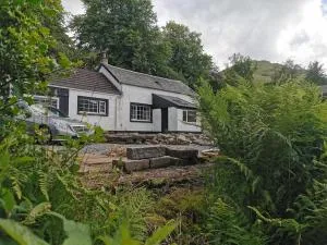 Arrochar Fern Cottage with Wood Burner & Loch View - 阿罗柴尔