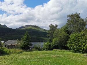 Arrochar Fern Cottage with Wood Burner & Loch View