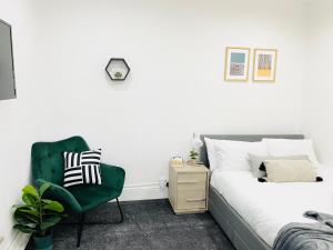 Lovely Estelle Studio Apartment by CityNest - 3hvězdičkové hotely ve městě Blackpool
