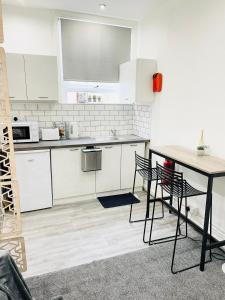 Lovely Estelle Studio Apartment by CityNest