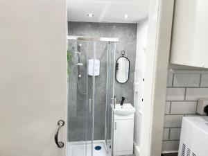 Lovely Estelle Studio Apartment by CityNest