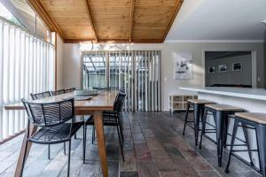 Beach Scene on Streeton