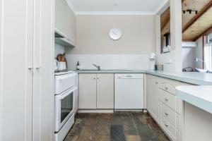 Beach Scene on Streeton