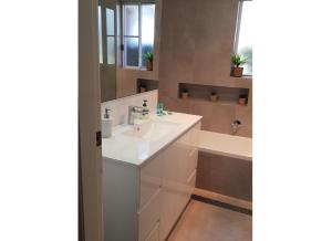 Number 4 at 27 South Street