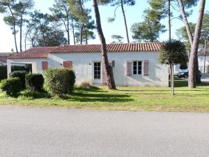 Maisons de vacances Maison Longeville-sur-Mer, 3 pieces, 5 personnes - FR-1-194-252 : photos des chambres