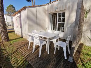 Maisons de vacances Maison Longeville-sur-Mer, 3 pieces, 5 personnes - FR-1-194-252 : photos des chambres