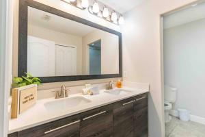 SPACIOUS 6bdrm Villa nearthe attractions!!