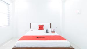 RedDoorz Plus at DBuilders Poblacion BGC