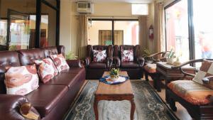 RedDoorz @ Golden Park Inn La Union