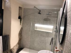 B&B / Chambres d'hotes Le Manoir: chambre d’hote de charme avec jacuzzi privatif : Chambre Deluxe (2 Adultes + 1 Enfant)