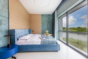 SELLING SUNSET, 2BD SEA VIEW Apt, By Cohost