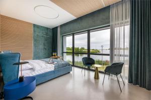 SELLING SUNSET, 2BD SEA VIEW Apt, By Cohost