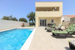 Villa Sunshine with private Hydromassage Pool near the beach