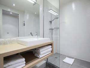 Hotels Kyriad Paris 18 - Porte de Clignancourt - Montmartre : Chambre Double