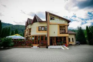 Pensiunea Floare de Colţ - Bughea de Jos