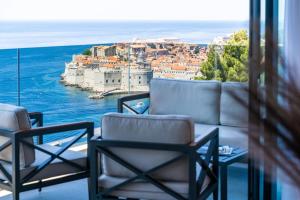 Luxury 2 BD Apartment Ika Marie - Dubrovnik Old Town with Jacuzzi and Parking