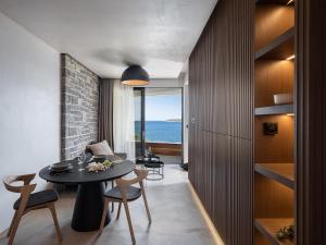 Brand new Luxury Seannamon Suites, amazing seaview