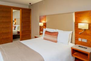 Standard Double Room - Disability Access room in Crowne Plaza London - Docklands an IHG Hotel