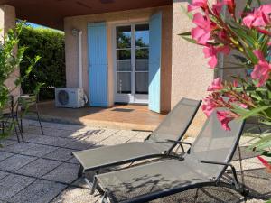T2 Classé 2* calme au coeur du village provençale