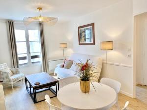 Appartements Appartement elegant avec vue sur le port : photos des chambres