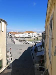 Appartements Appartement elegant avec vue sur le port : photos des chambres