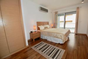 Whale - Apartment with Wi-Fi and heated pool