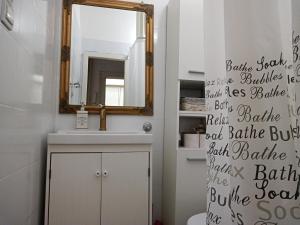 Aurora Main Street Apartment