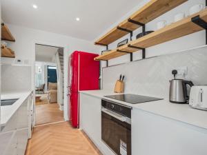 3 bed Scandi Heaven minutes from the beach - Pass the Keys