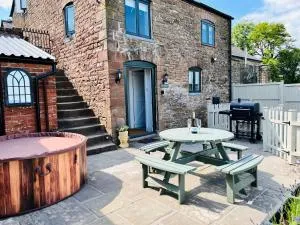 The Stables - Luxury Holiday Cottage - Skenfrith